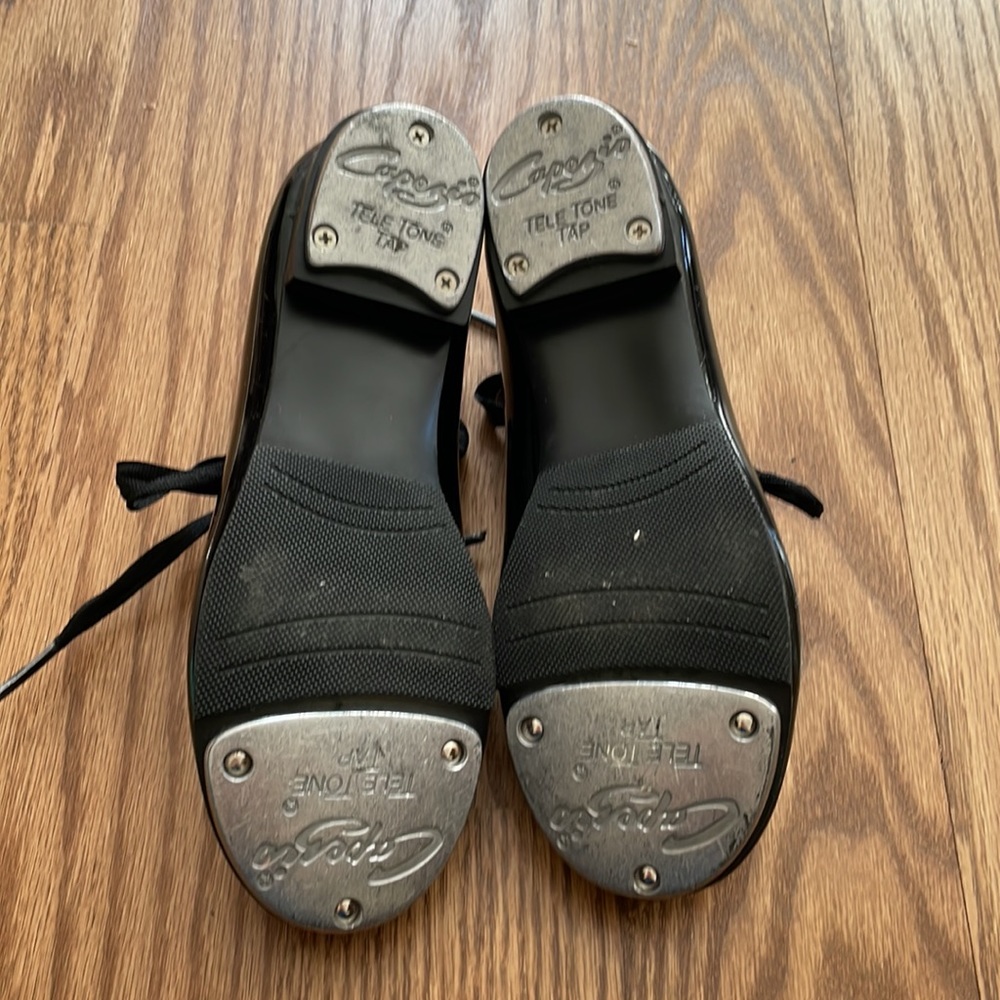 Capezio, girls black patent leather tap shoes (sz. 1M) - Picture 3 of 5
